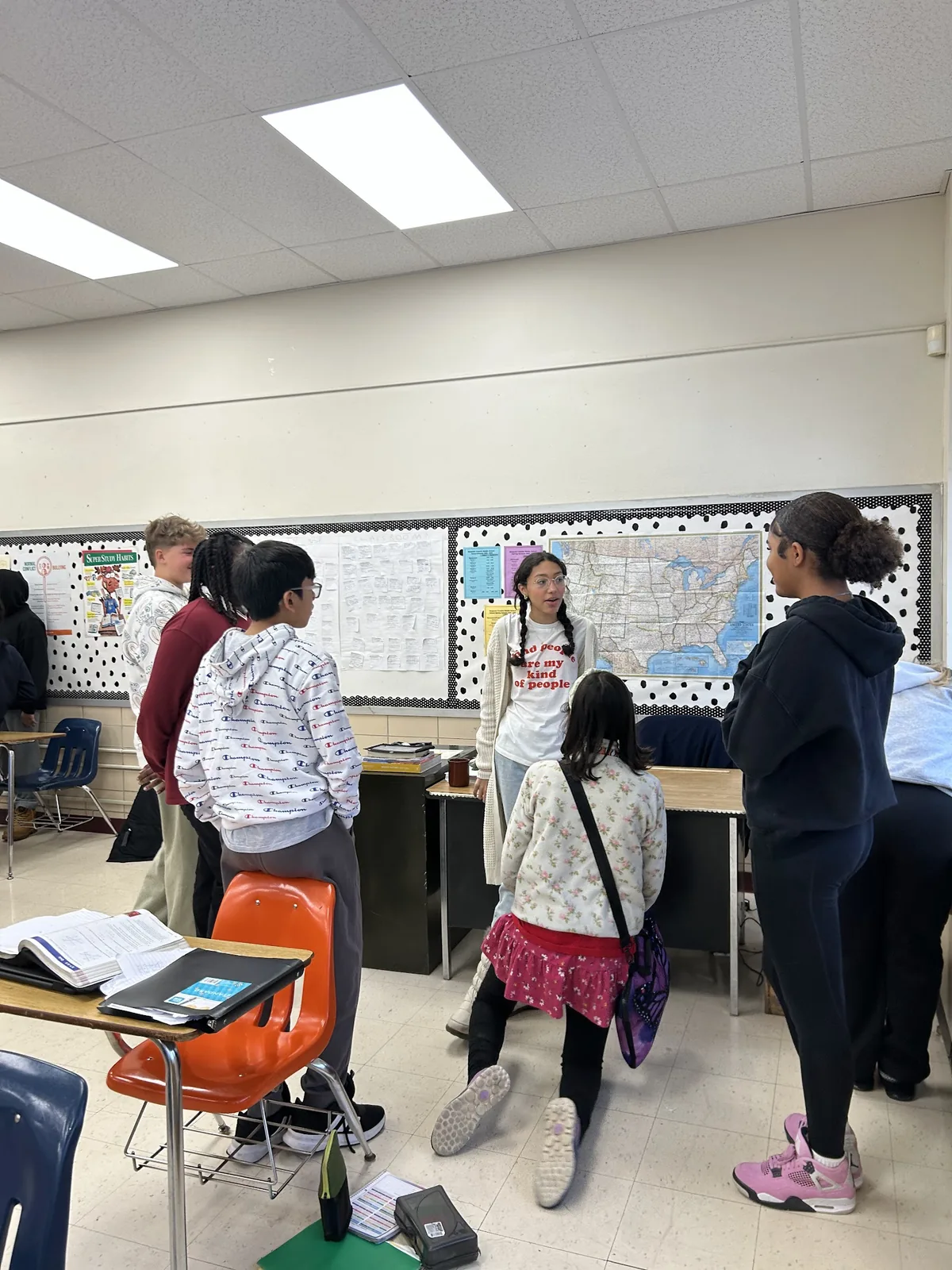 FinGoose volunteers leading a classroom visit